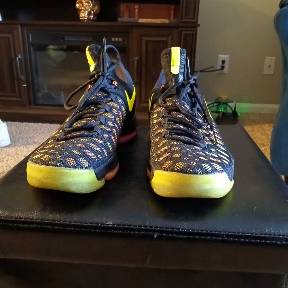 COPY - Nike women's size 9